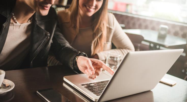 couple happy on a laptop