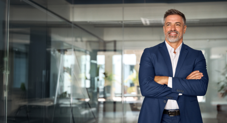 Άντρας με κοστούμι