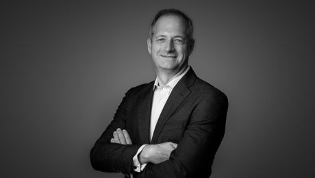 Adrian John Lewis Ανεξάρτητος Διοικητικός Σύμβουλος